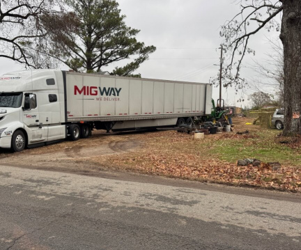 Dry Van Shipping for Agricultural Suppliers: Complete Guide to Hay, Feed & Equipment Transport